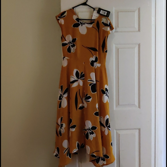 Dress - Picture 1 of 1